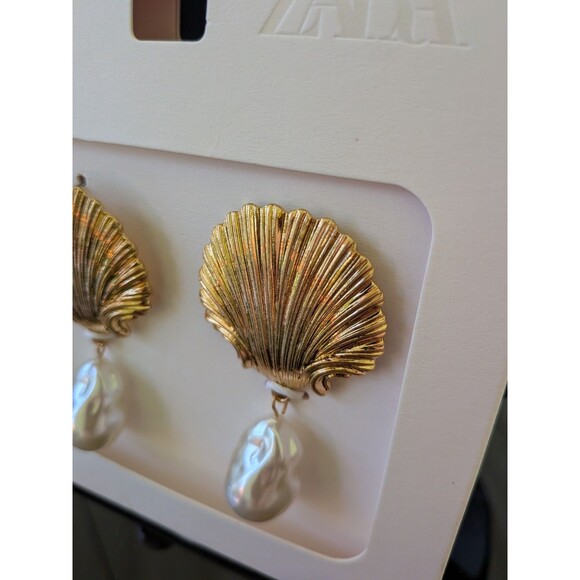 ZARA Woman Faux Pearl And Golden Textured Seashell Dangle Earrings Coastal Beach - Picture 2 of 8